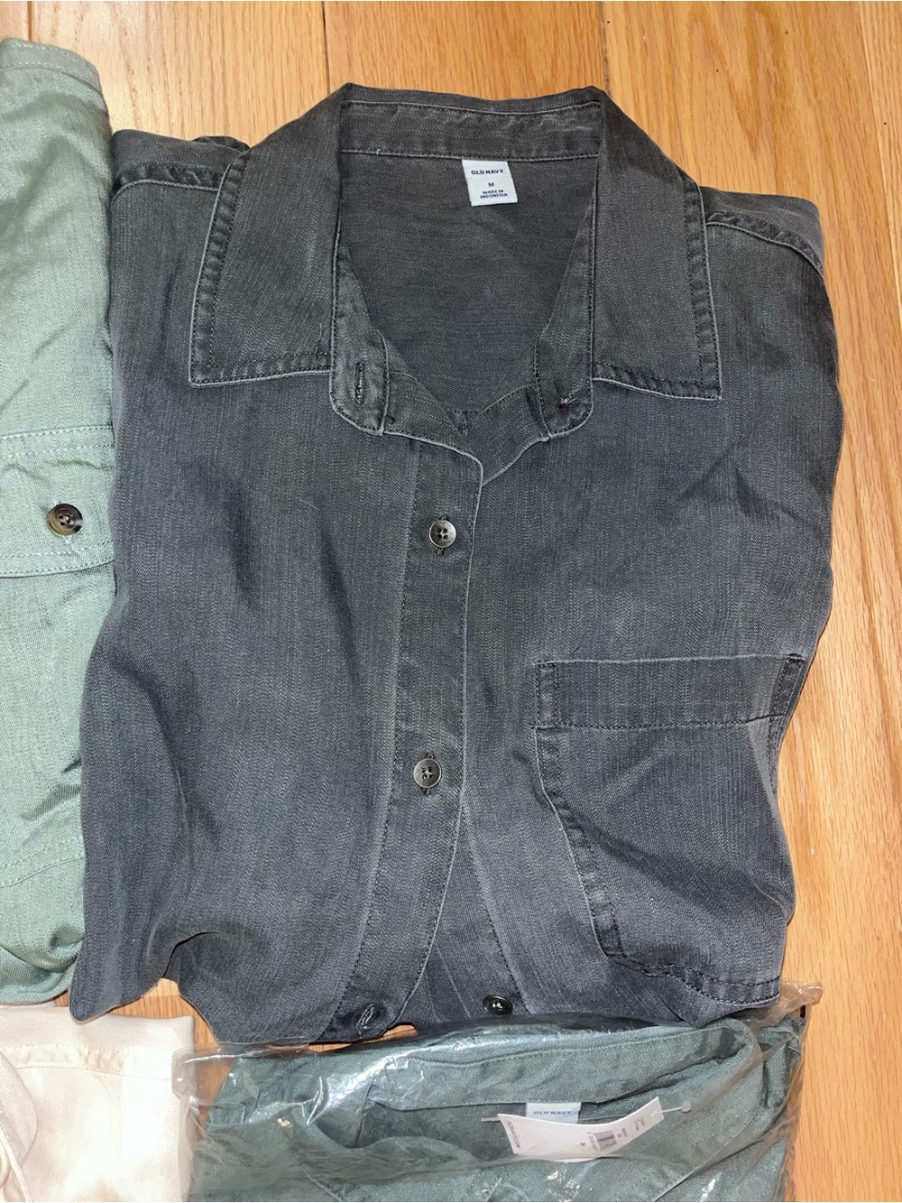 5 Old Navy NWT/NWOT Soft Tencil/Lyocell shirts! Size Medium - Picture 5 of 6